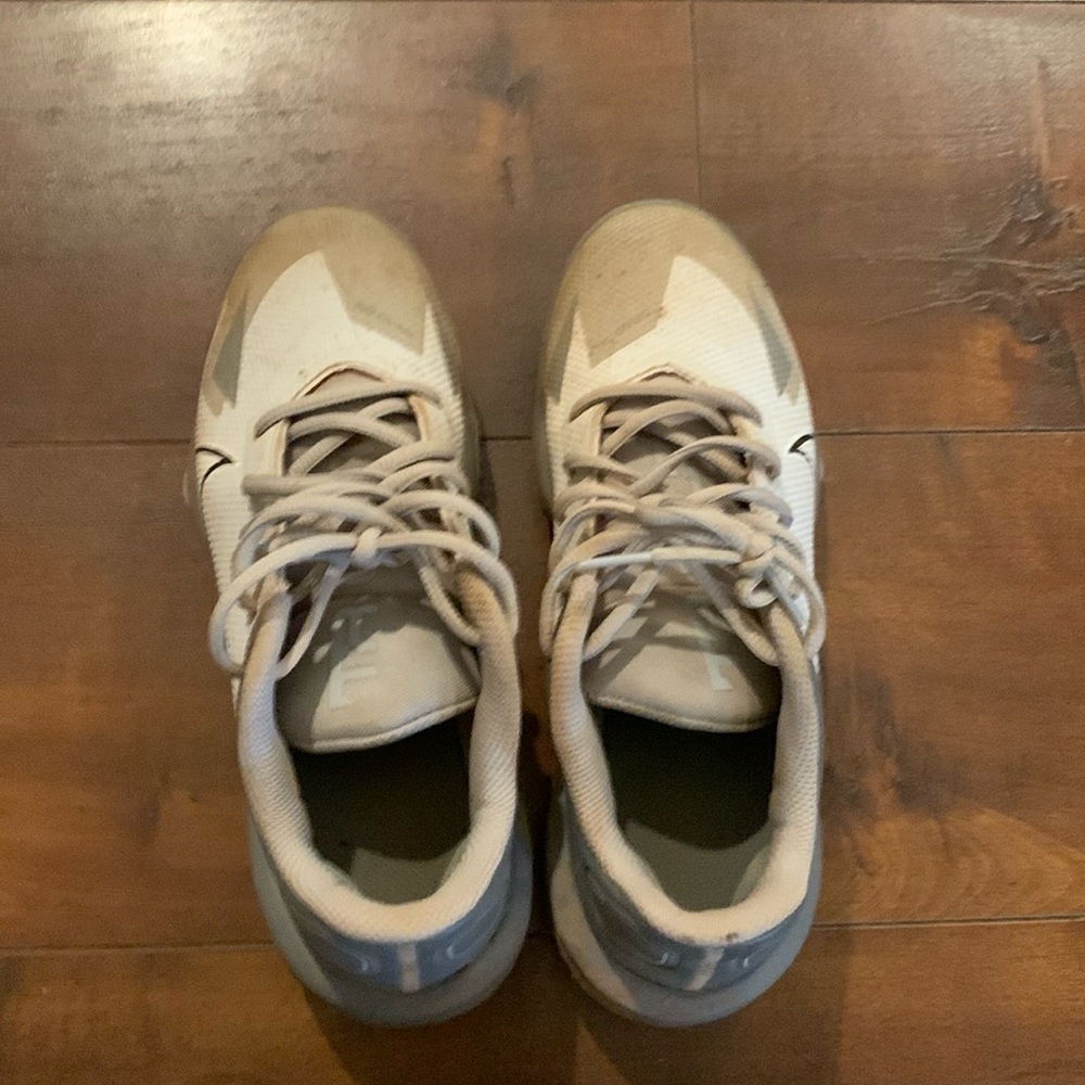 Kids base ball cleats